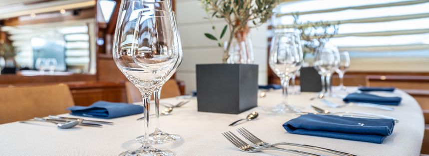 Ferretti 880 | Estia Yi