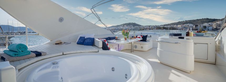 Ferretti 880 | Estia Yi