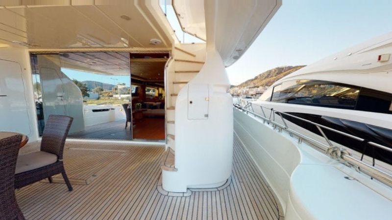 Ferretti 880 | Estia Yi