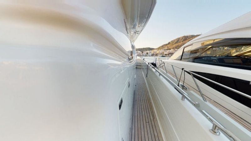 Ferretti 880 | Estia Yi