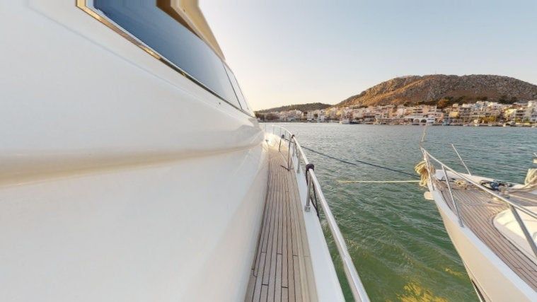 Ferretti 880 | Estia Yi