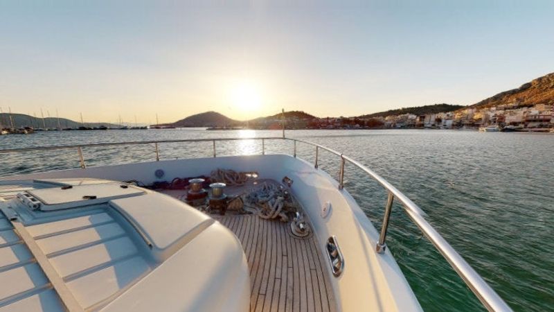 Ferretti 880 | Estia Yi