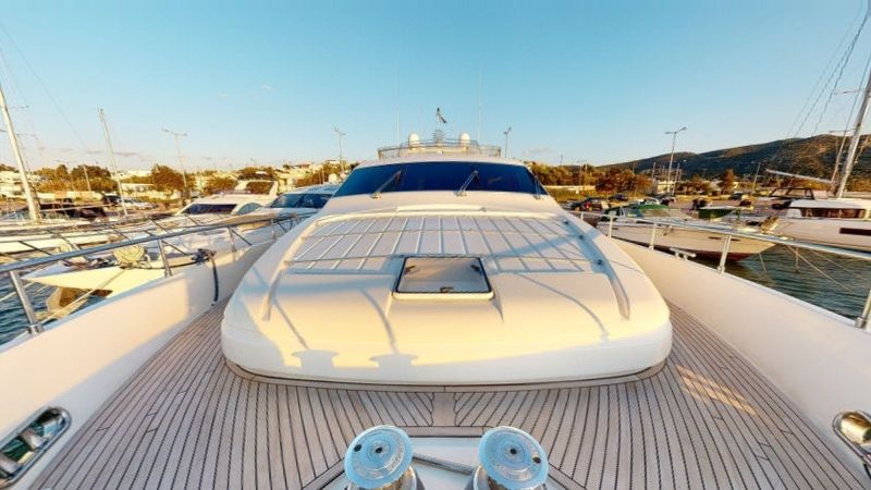 Ferretti 880 | Estia Yi