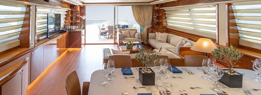 Ferretti 880 | Estia Yi