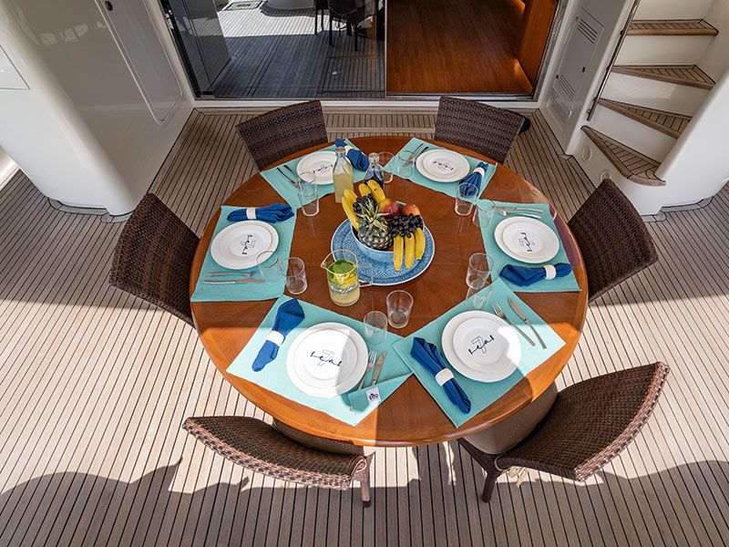 Ferretti 880 | Estia Yi