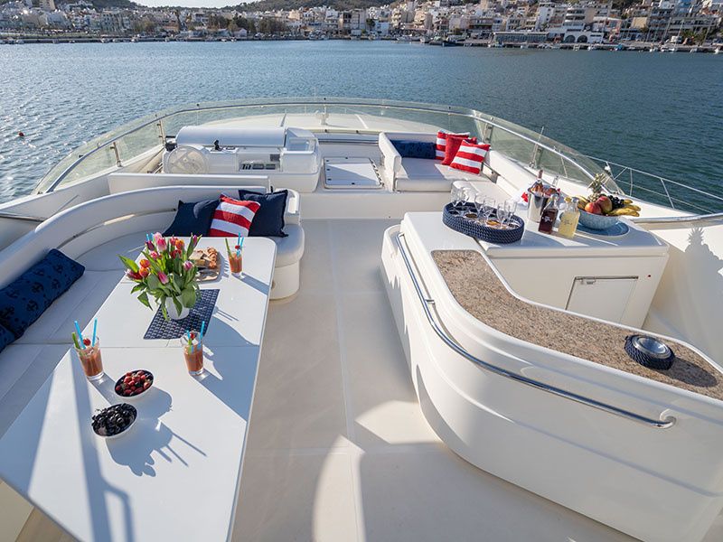 Ferretti 880 | Estia Yi