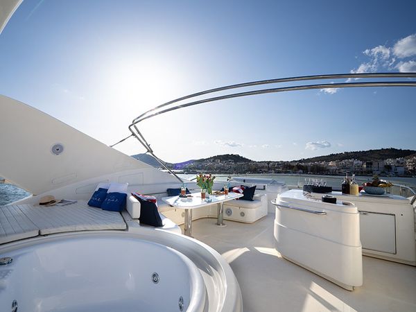 Ferretti 880 | Estia Yi
