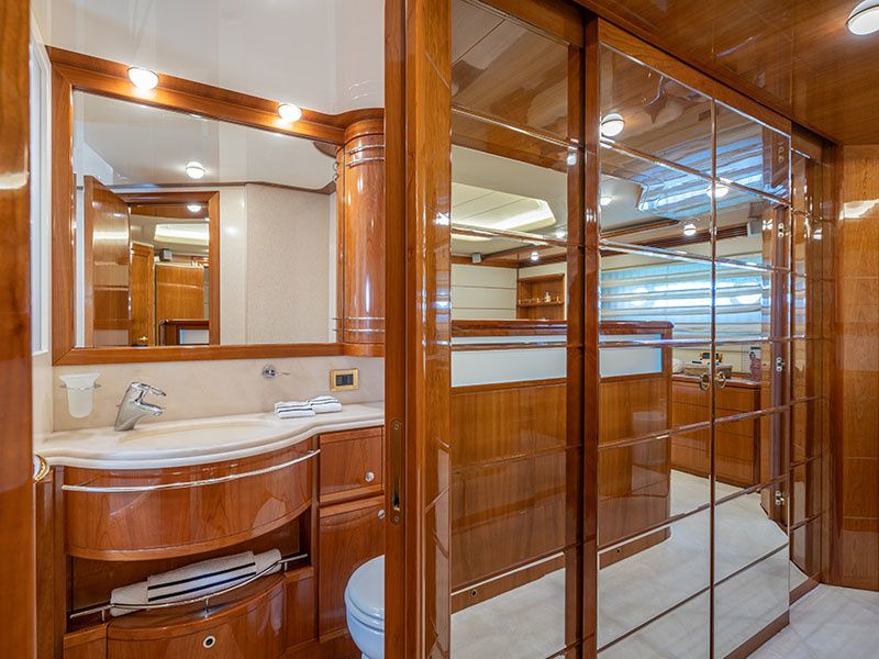 Ferretti 880 | Estia Yi