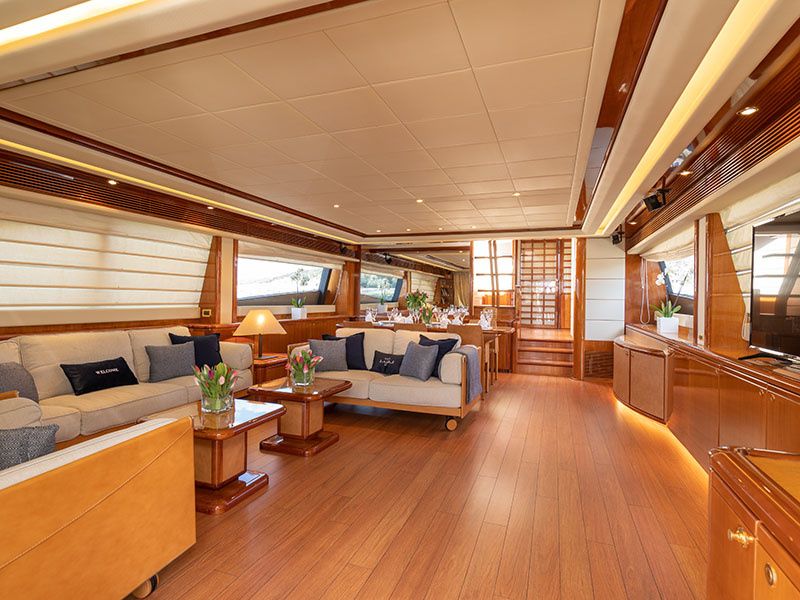 Ferretti 880 | Estia Yi
