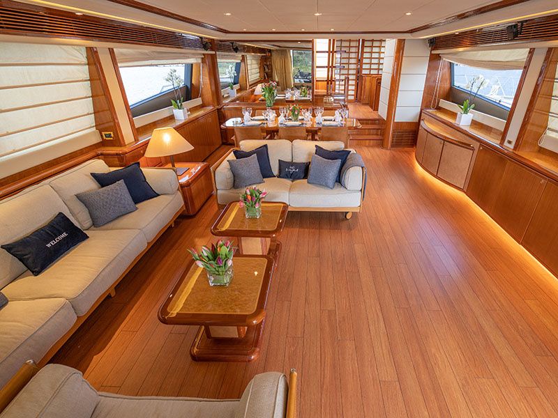 Ferretti 880 | Estia Yi