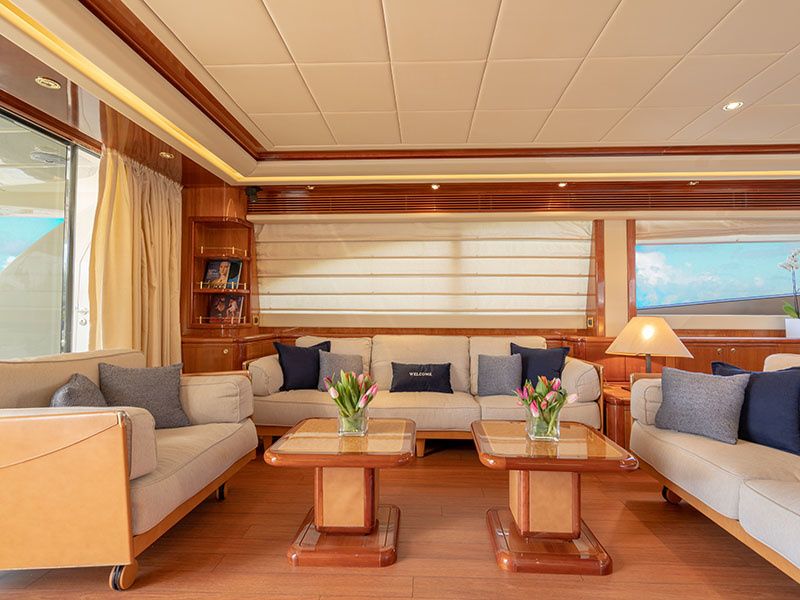 Ferretti 880 | Estia Yi