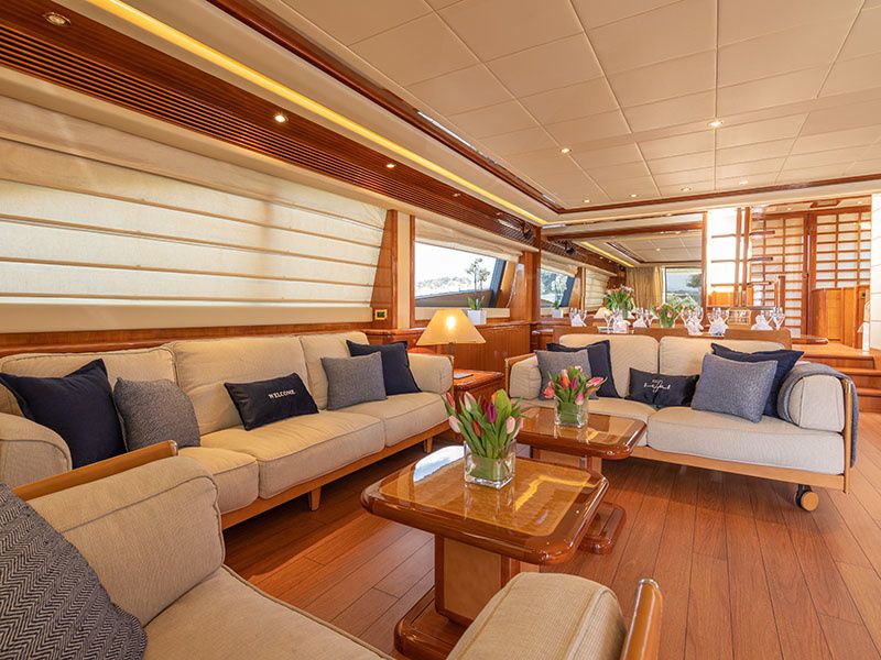 Ferretti 880 | Estia Yi