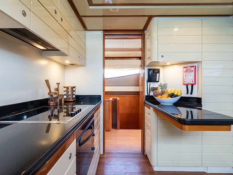 Ferretti 880 | Estia Yi