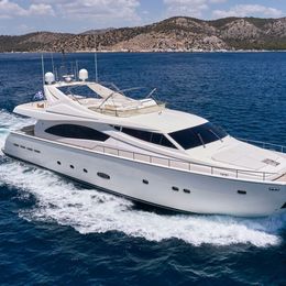 Ferretti 880 | Estia Yi