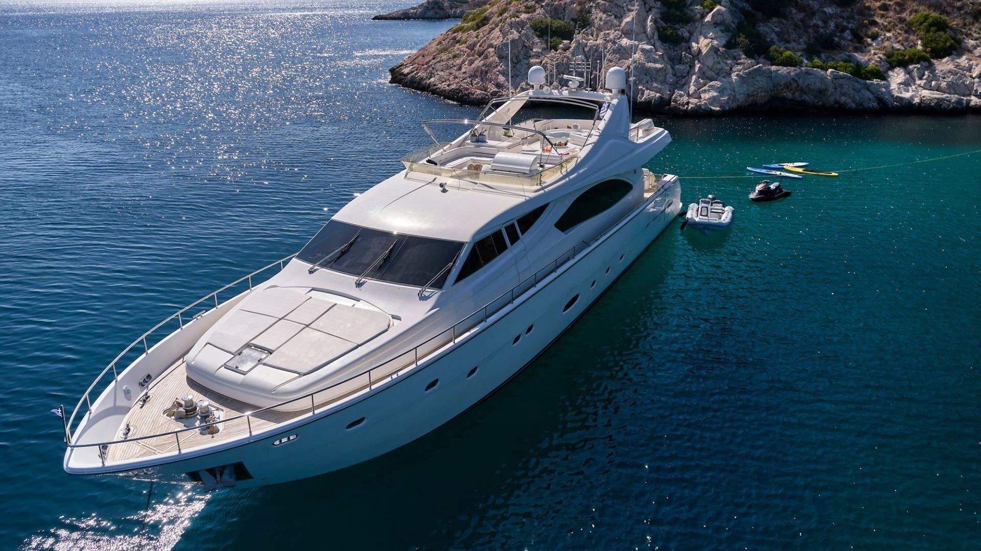 Ferretti 880 | Estia Yi