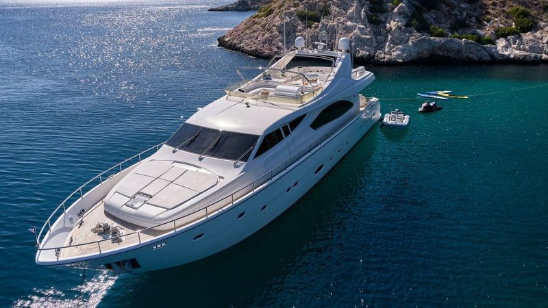 Ferretti 880 | Estia Yi