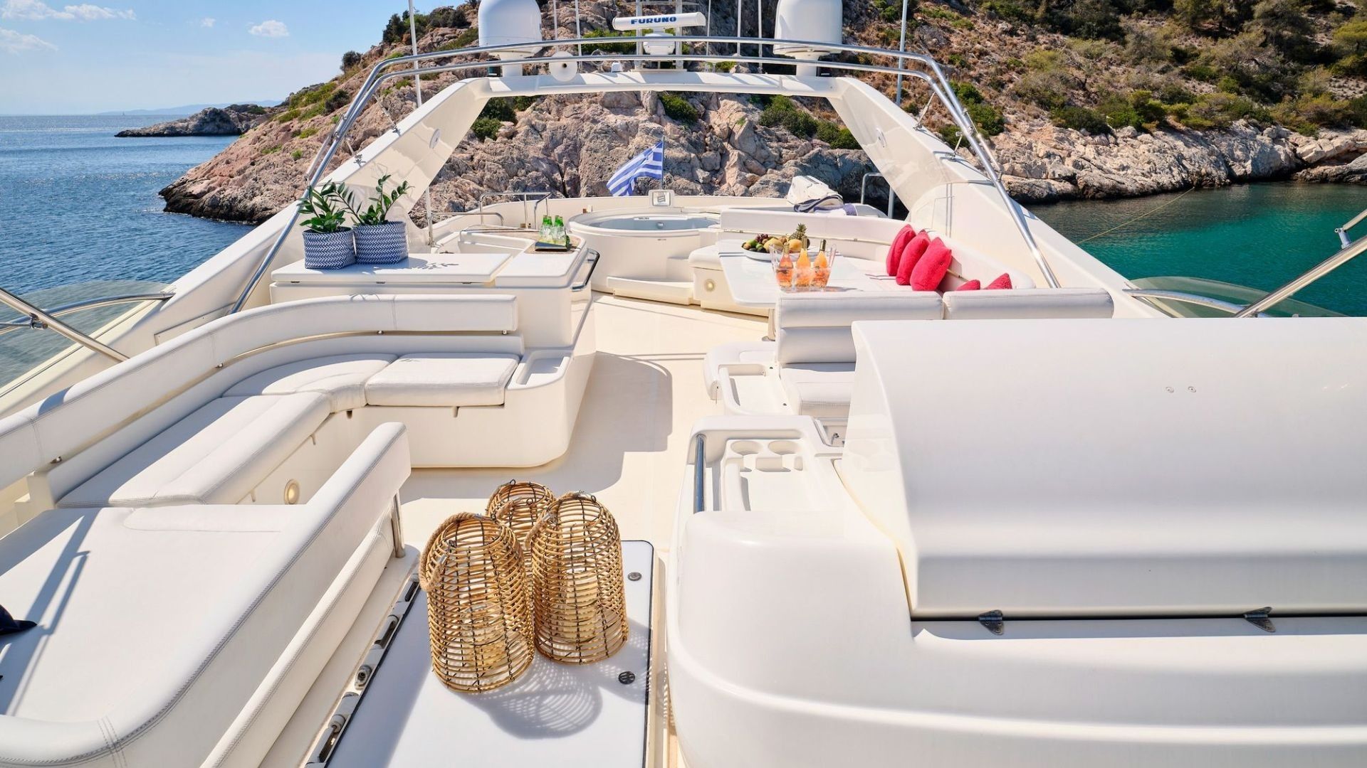Ferretti 880 | Estia Yi