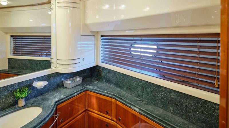 Ferretti 880 | Estia Yi