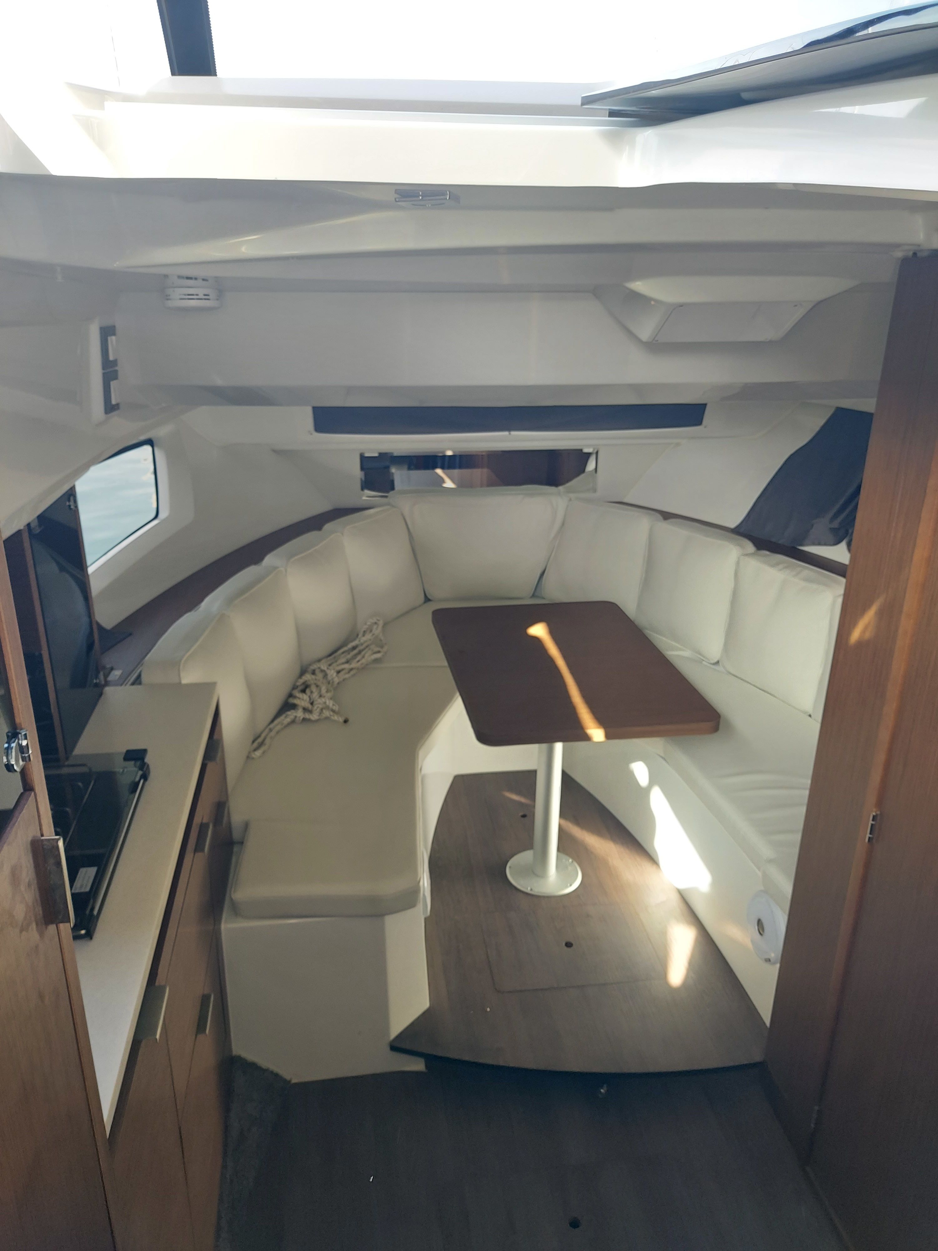 Jeanneau Cap Camarat 9.0 CC | Menorcamar 10