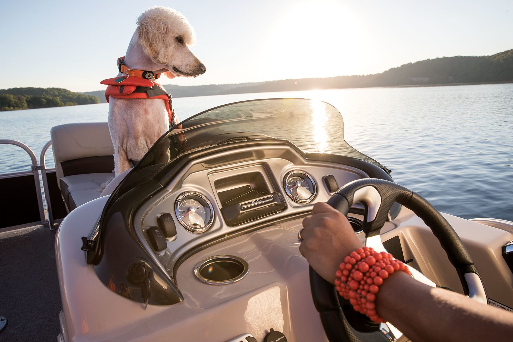 Sun Tracker Party Barge 22 DLX | Gaya