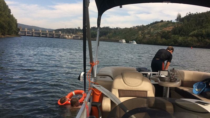 Sun Tracker Party Barge 22 DLX | Gaya