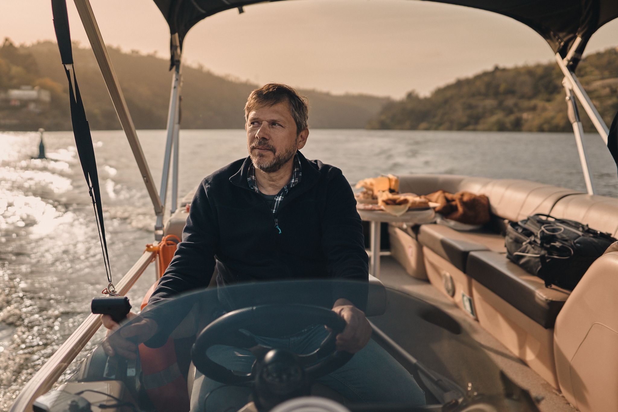 Sun Tracker Party Barge 22 DLX | Gaya