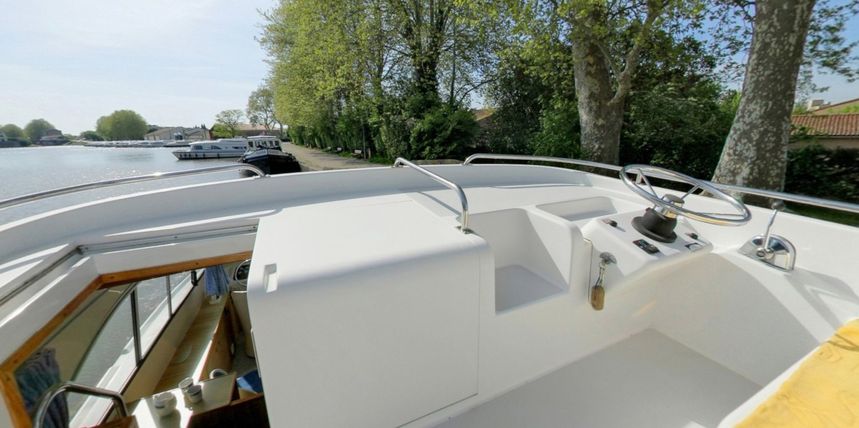Le Boat Calypso | CF Chertsey 2