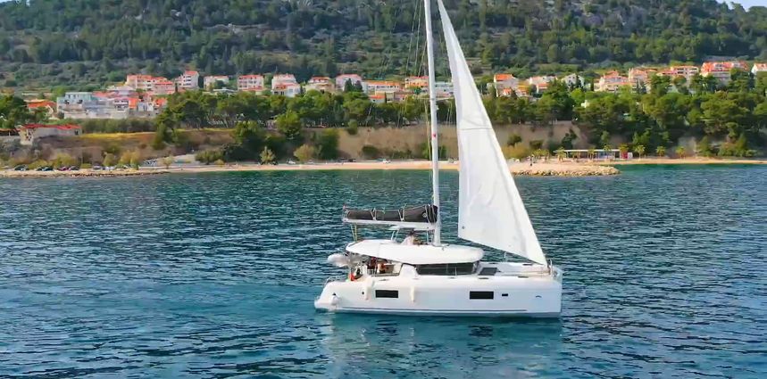 Lagoon 42 | Blackbird