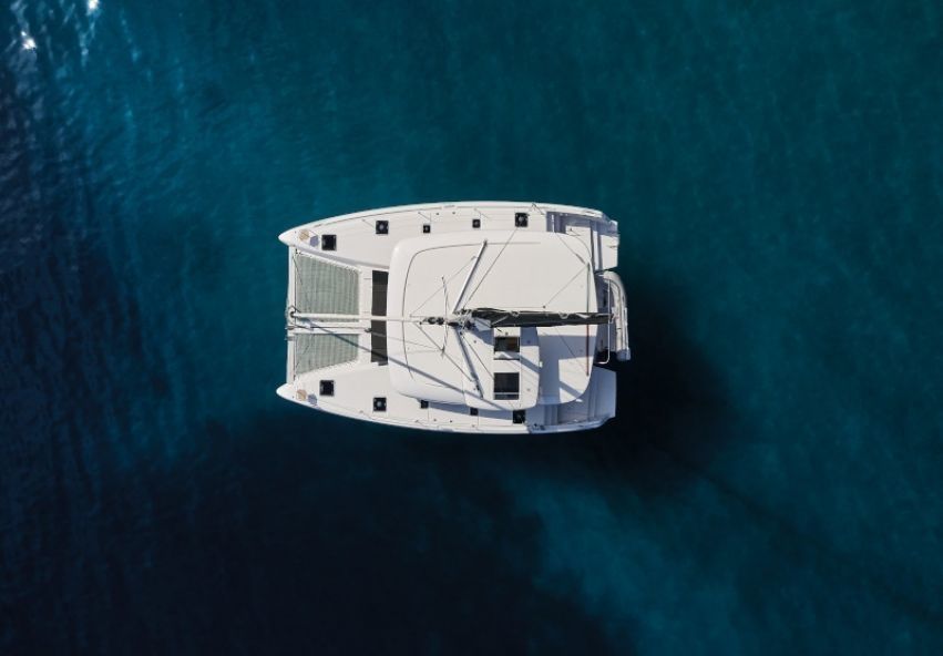 Lagoon 42 | Blackbird