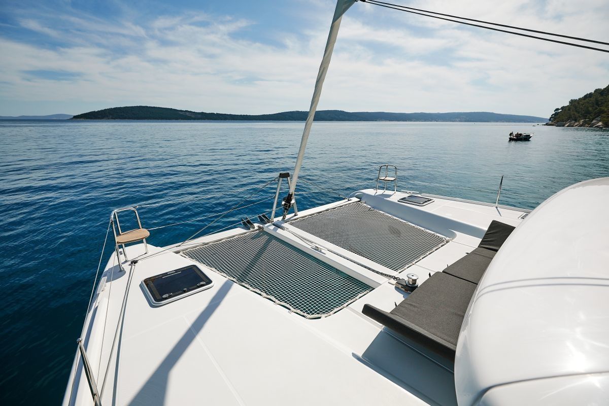 Lagoon 42 | Blackbird