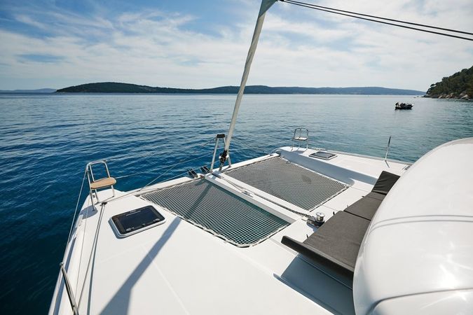 Lagoon 42 | Blackbird