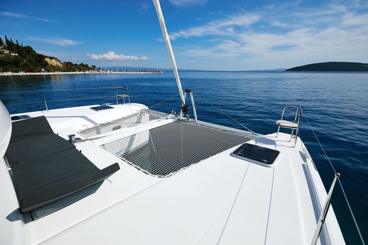 Lagoon 42 | Blackbird