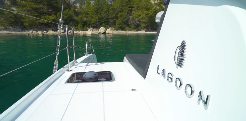 Lagoon 42 | Blackbird