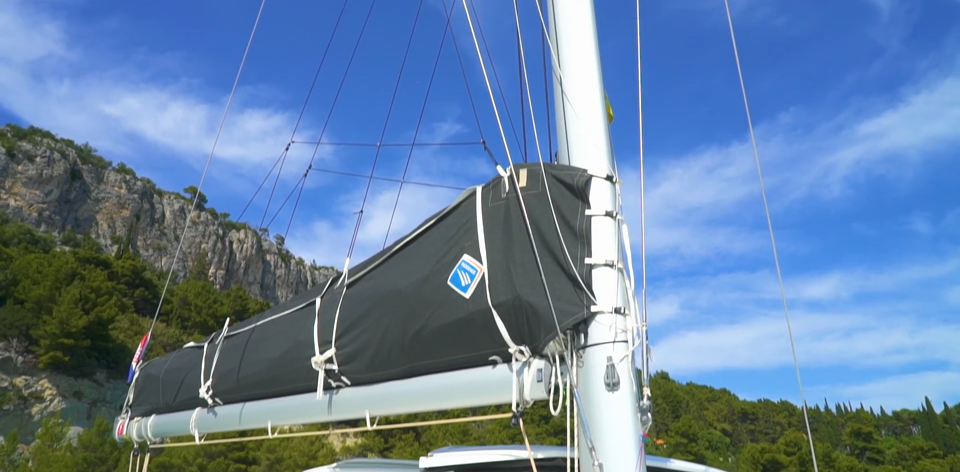 Lagoon 42 | Blackbird