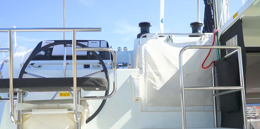 Lagoon 42 | Blackbird