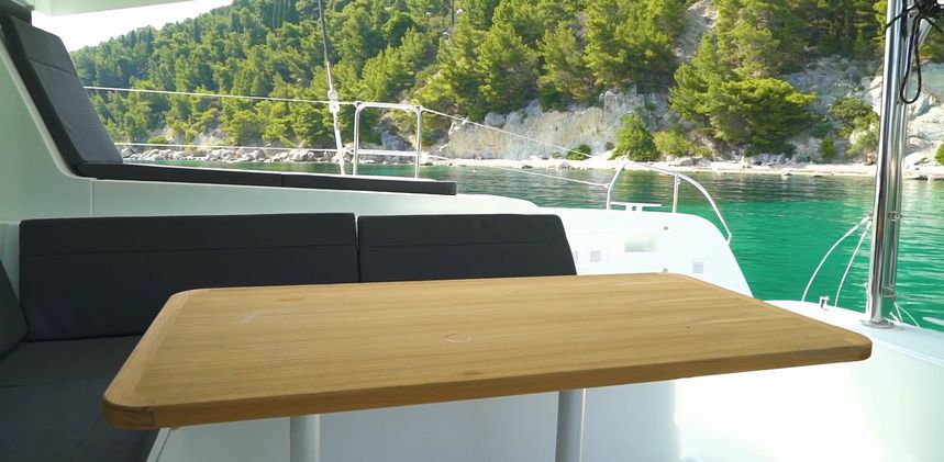 Lagoon 42 | Blackbird