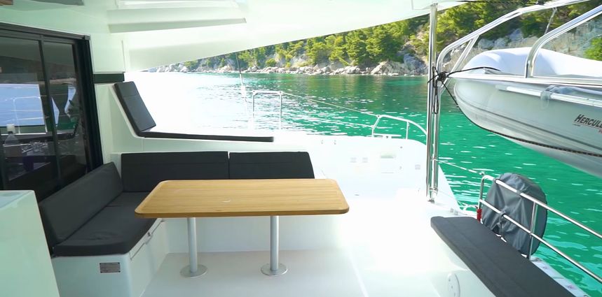 Lagoon 42 | Blackbird