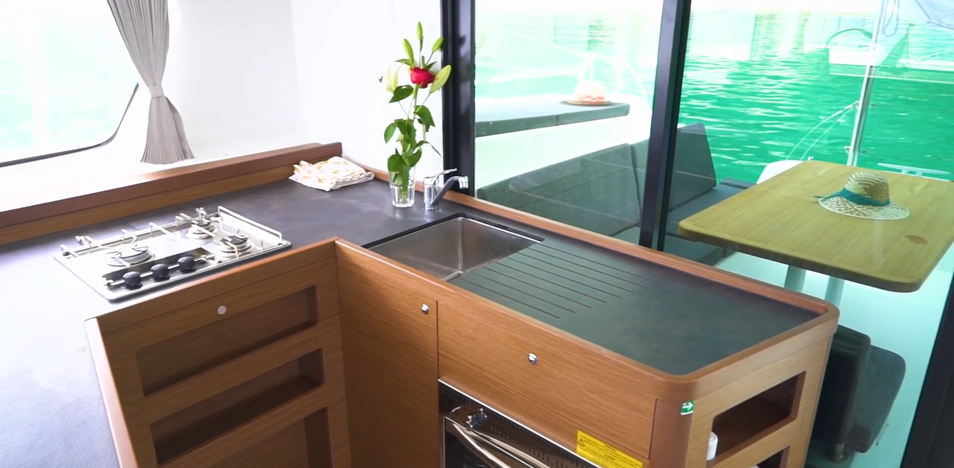 Lagoon 42 | Blackbird