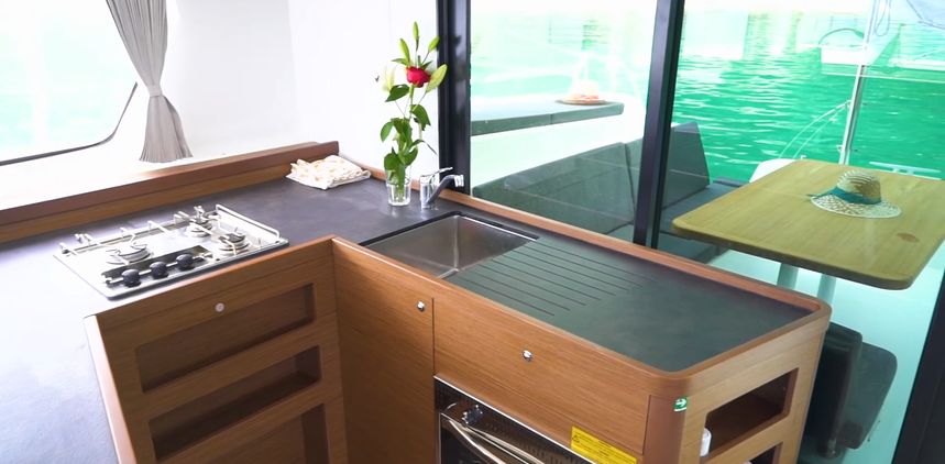 Lagoon 42 | Blackbird