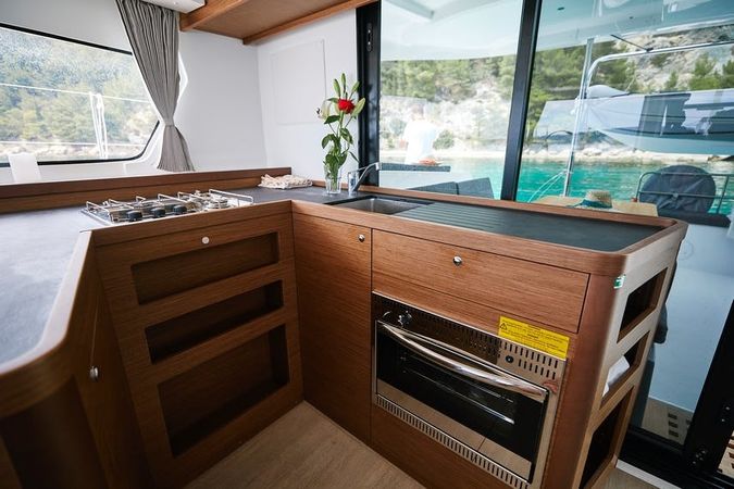 Lagoon 42 | Blackbird