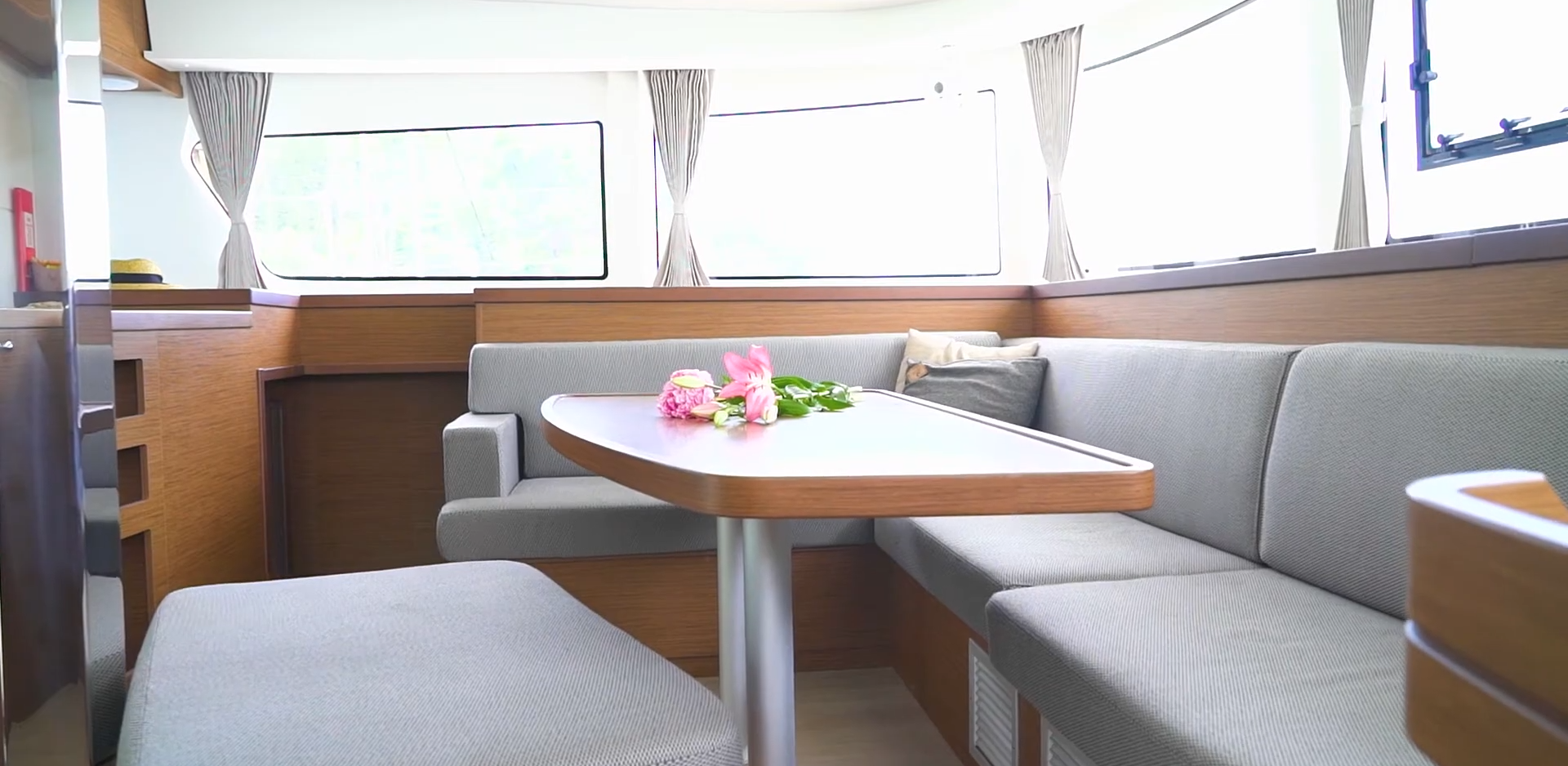 Lagoon 42 | Blackbird