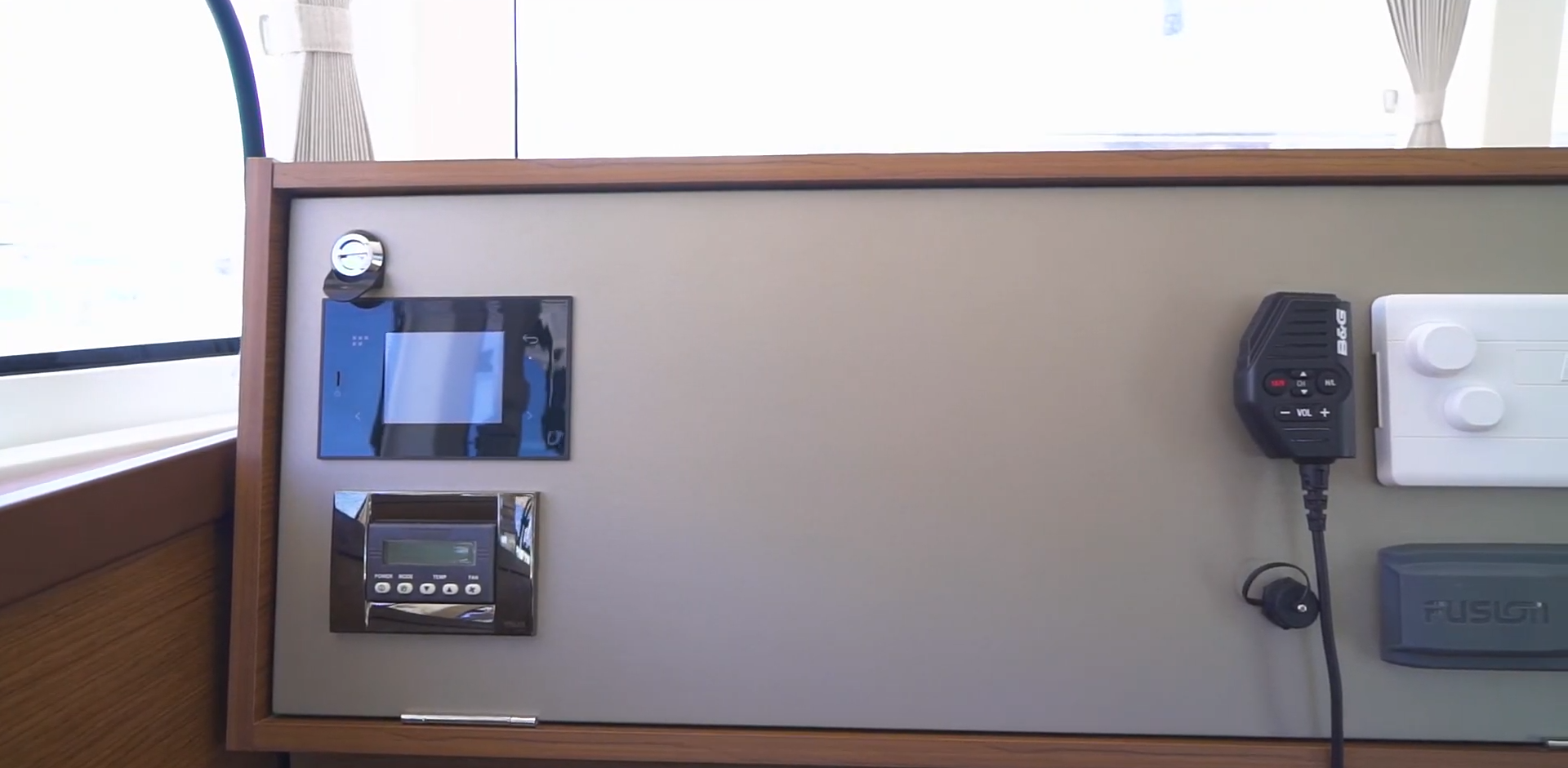 Lagoon 42 | Blackbird