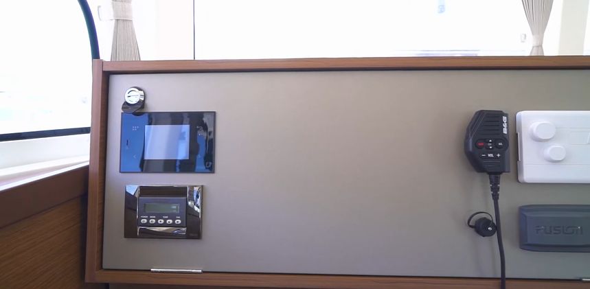 Lagoon 42 | Blackbird