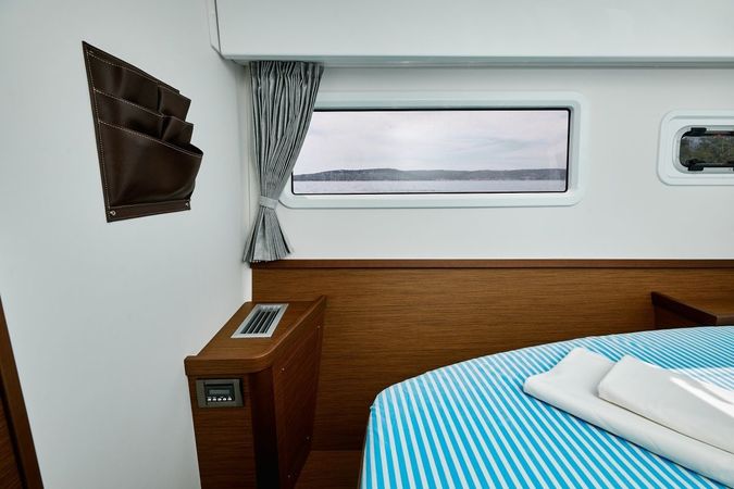 Lagoon 42 | Blackbird