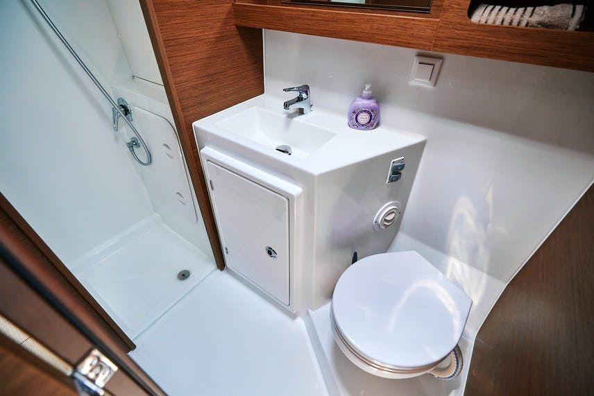 Lagoon 42 | Blackbird