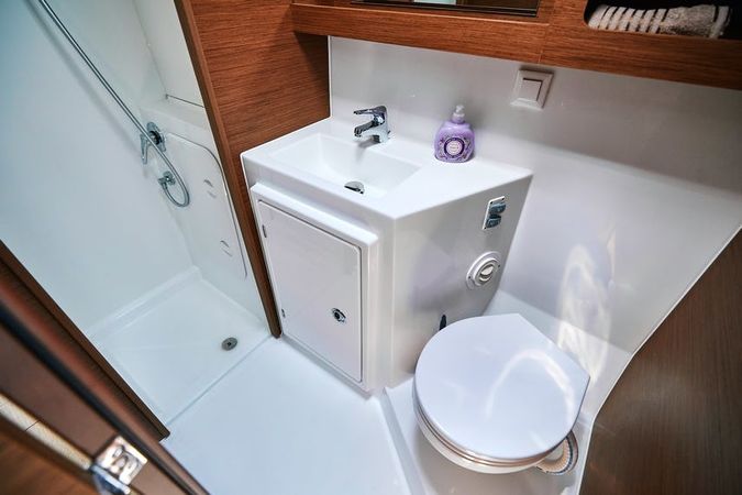 Lagoon 42 | Blackbird