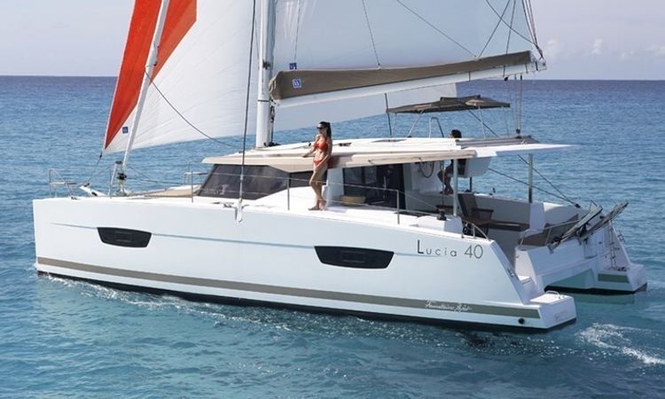 Fountaine Pajot Lucia 40 | Capers