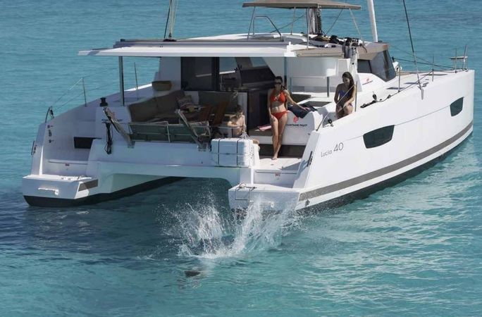 Fountaine Pajot Lucia 40 | Capers