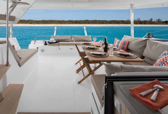 Fountaine Pajot Lucia 40 | Capers