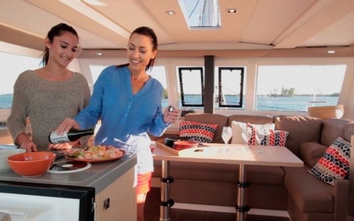 Fountaine Pajot Lucia 40 | Capers
